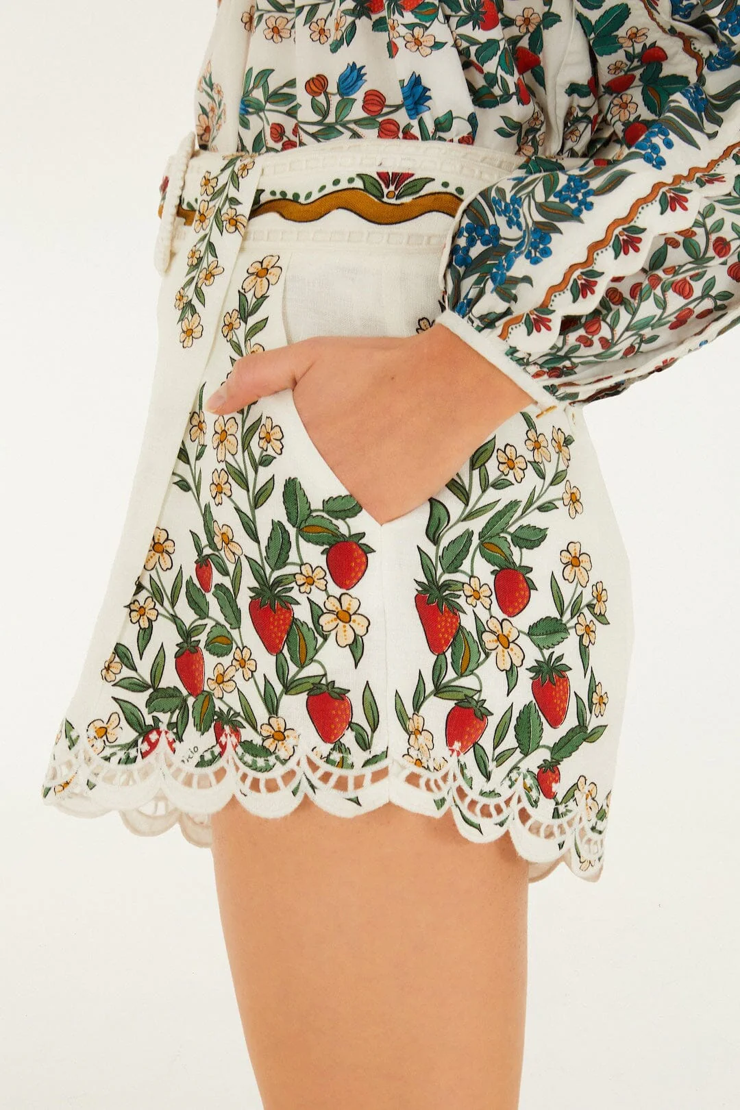 Off-White Fruit Beauty Richelieu Running Shorts - Image 4