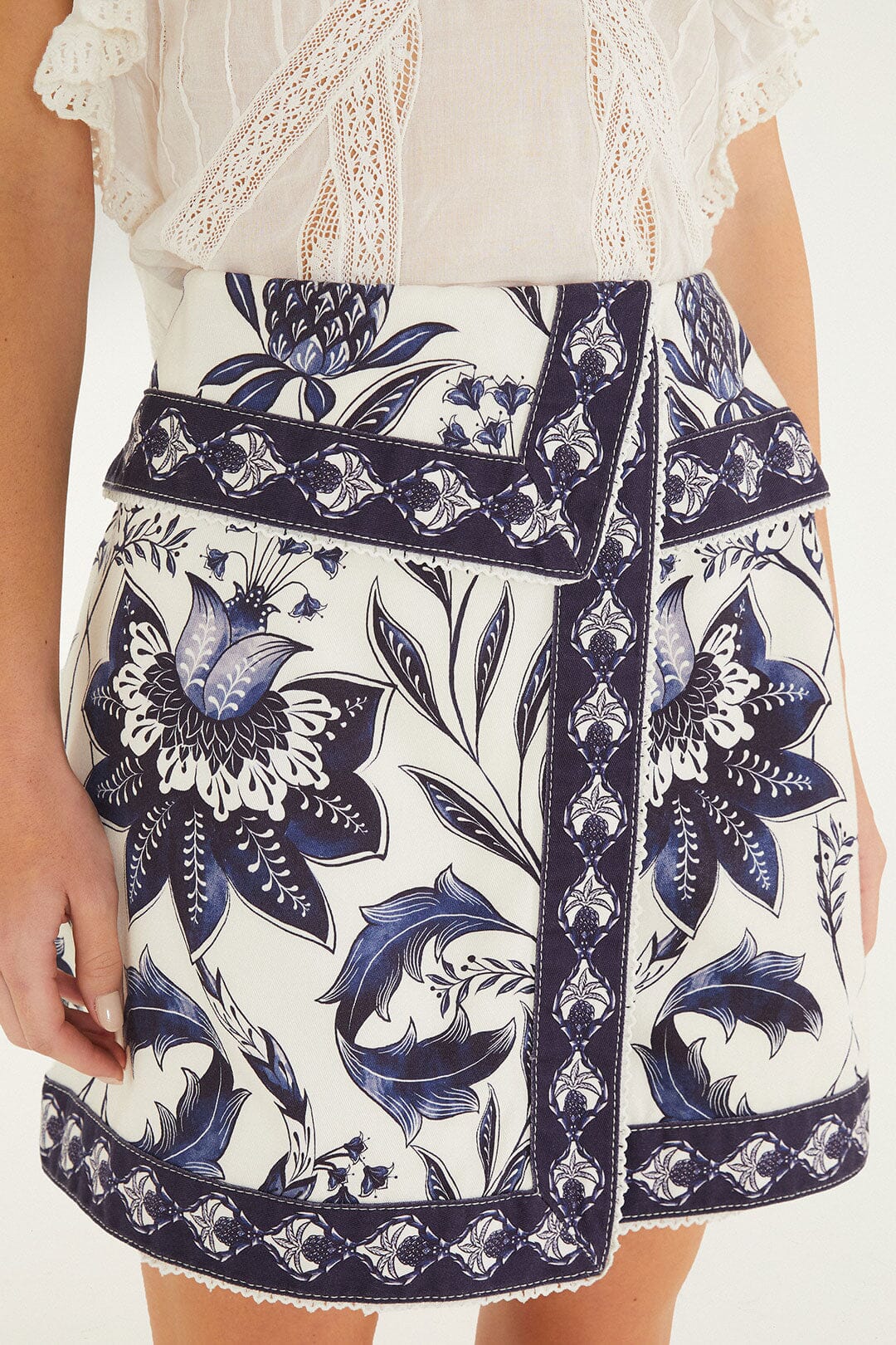 Off-White Nina Shorts - Image 3